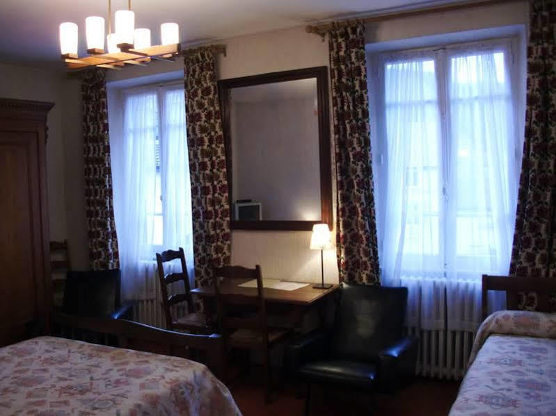 Hotel De Paris ポリニー エクステリア 写真